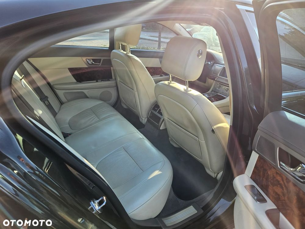 Jaguar XF 5.0 V8 Premium Luxury - 31