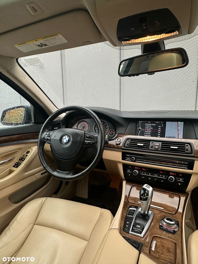 BMW Seria 5 528i xDrive Luxury Line - 4