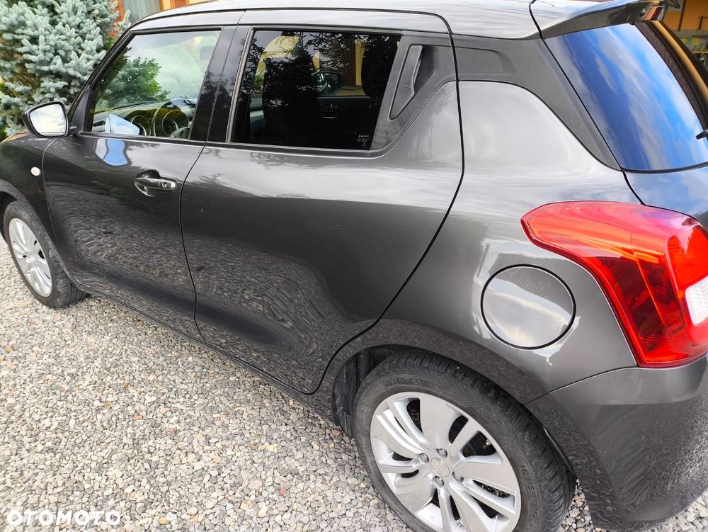 Suzuki Swift 1.2 Premium Plus CVT - 4
