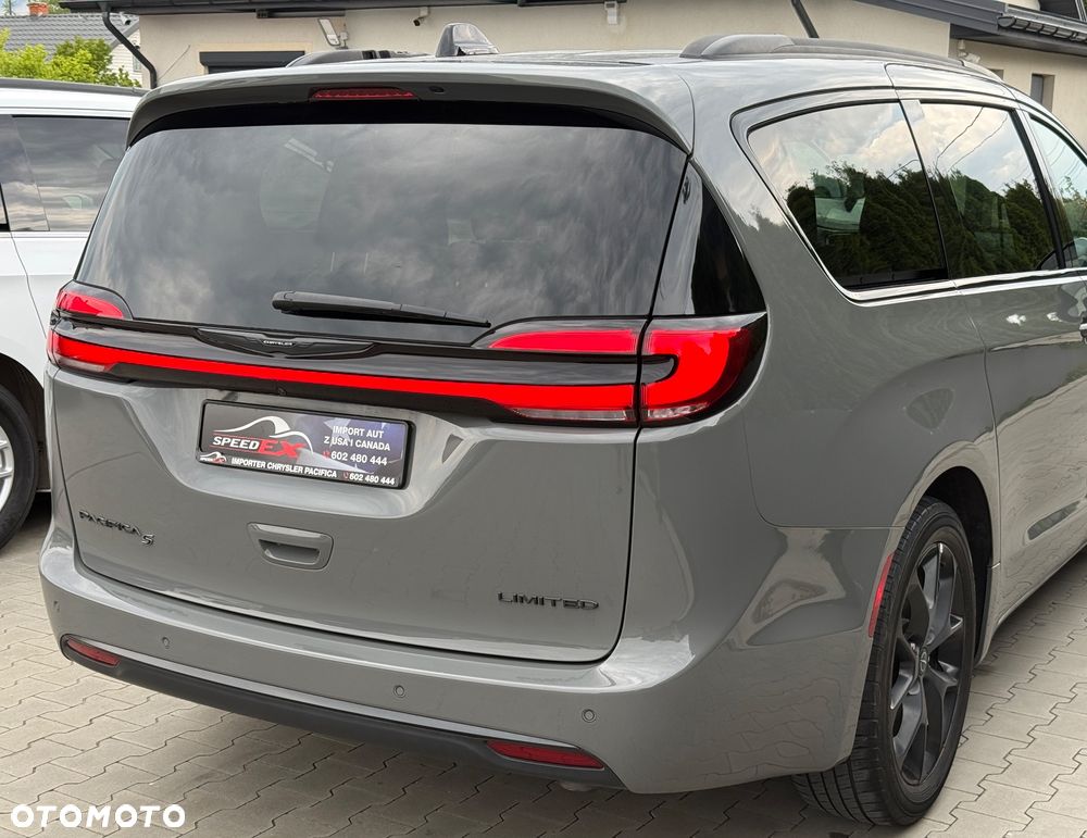 Chrysler Pacifica - 12
