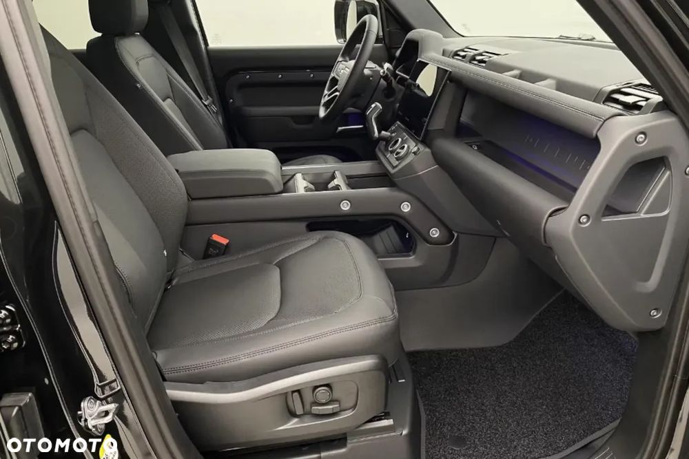 Land Rover Defender 3.0 D250 mHEV X-Dynamic HSE - 35