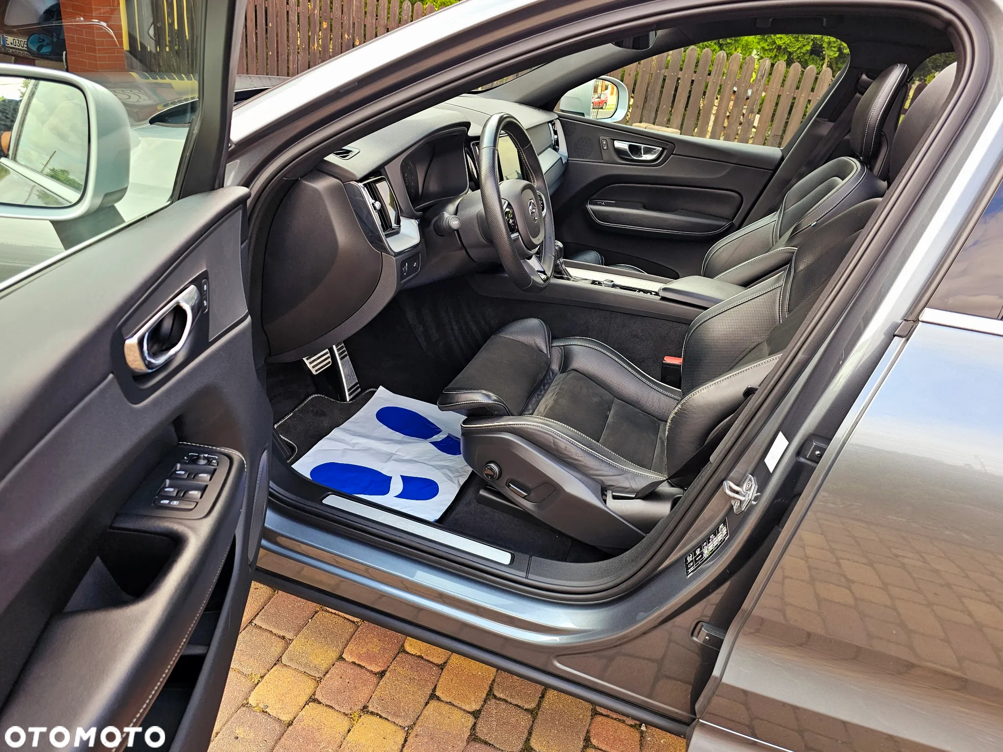 Volvo XC 60 D5 AWD Geartronic RDesign - 25