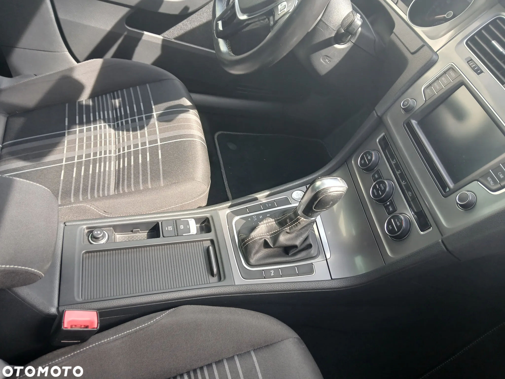 Volkswagen Golf 2.0 TDI BlueMotion Technology DSG Lounge - 17