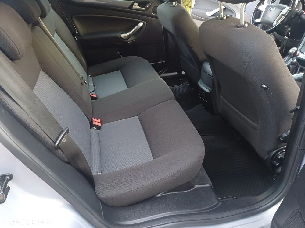 Ford Mondeo 2.0 TDCi Trend - 36