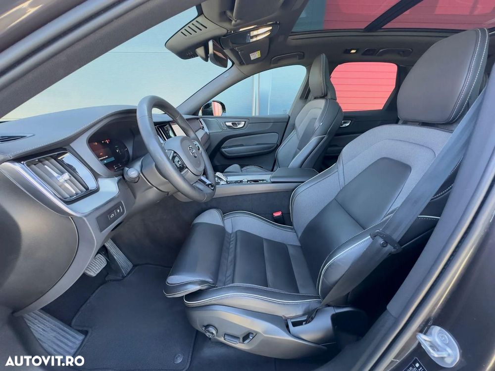 Volvo XC 60 T6 AWD Recharge Plus Dark - 11