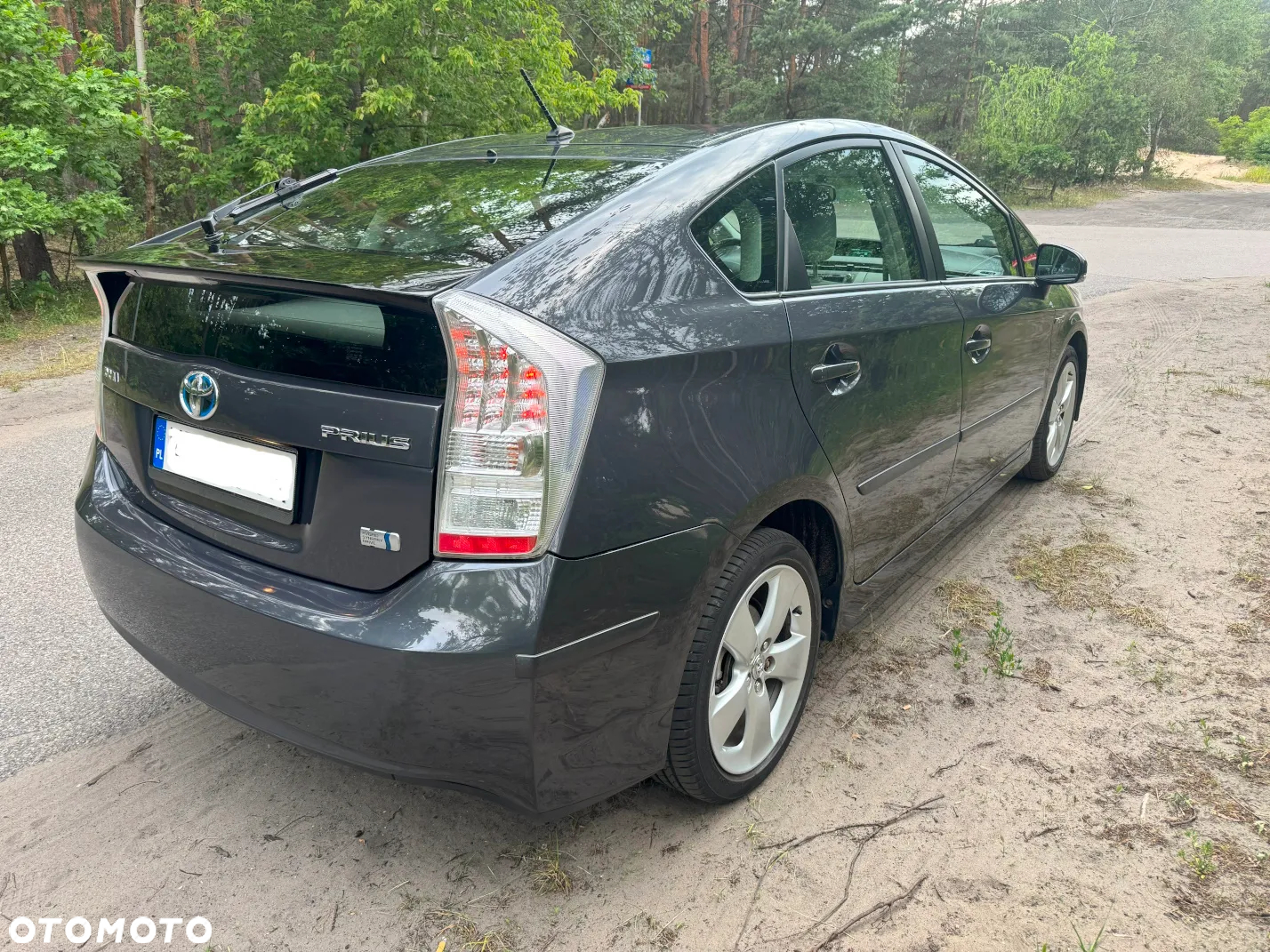 Toyota Prius (Hybrid) - 5
