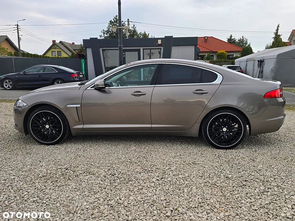 Jaguar XF 2.2 D Premium Luxury - 8