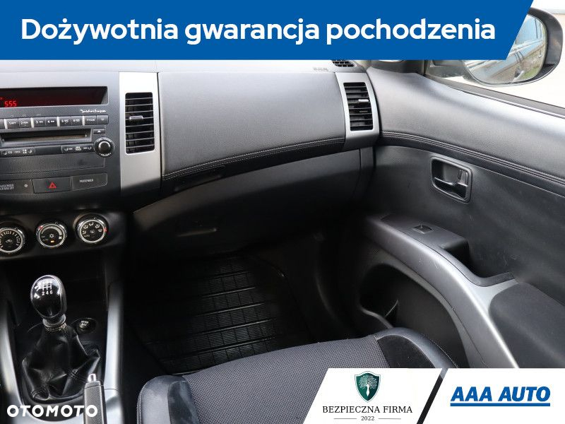 Mitsubishi Outlander - 9