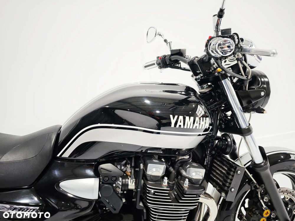 Yamaha XJR - 10