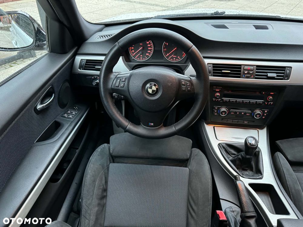 BMW Seria 3 320i - 33