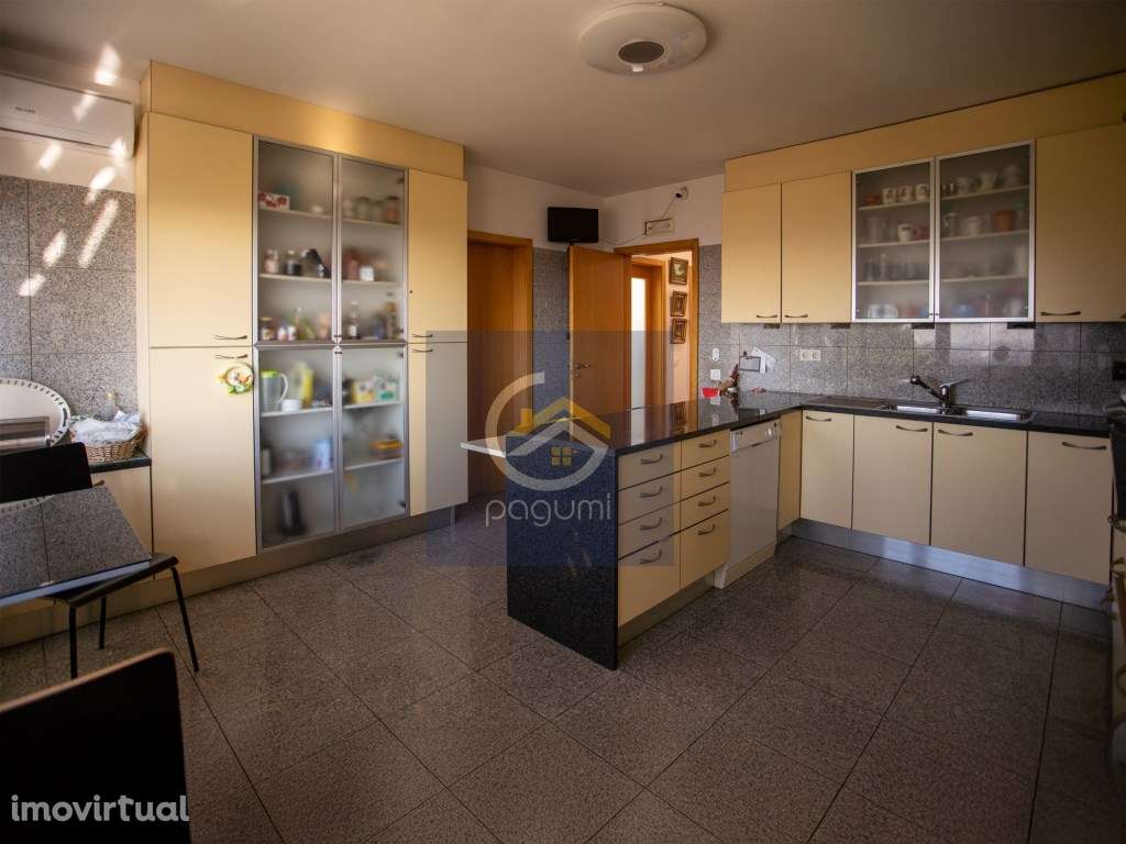 Moradia T8 com Vistas Panorâmicas - O Refúgio Perfeito em Gondomar - Grande imagem: 4/35