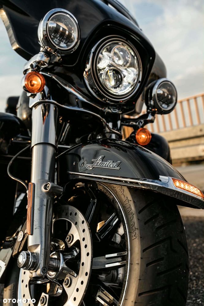 Harley-Davidson FLH Electra Glide - 2