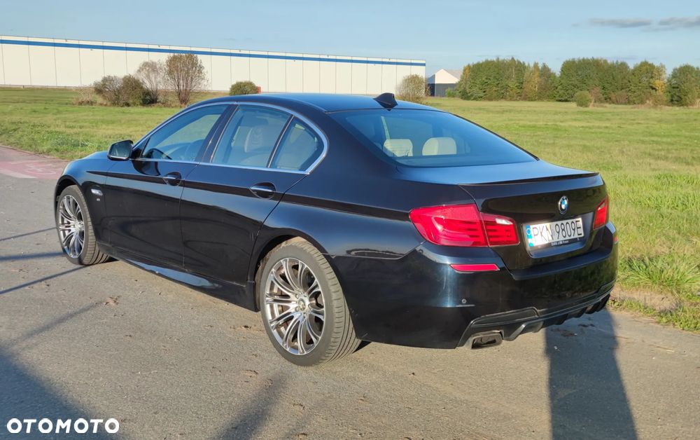 BMW Seria 5 550i xDrive - 5