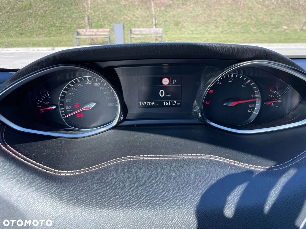 Peugeot 308 BlueHDi FAP 180 EAT8 Stop & Start GT - 17