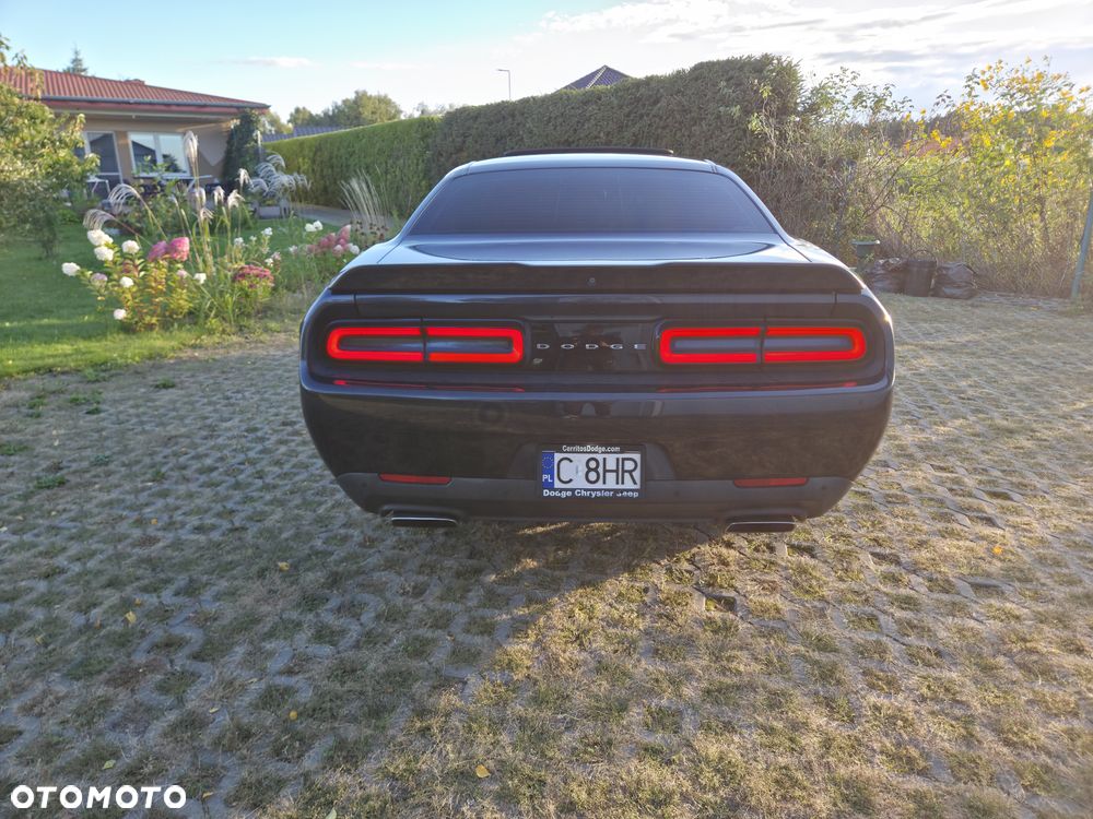 Dodge Challenger - 4