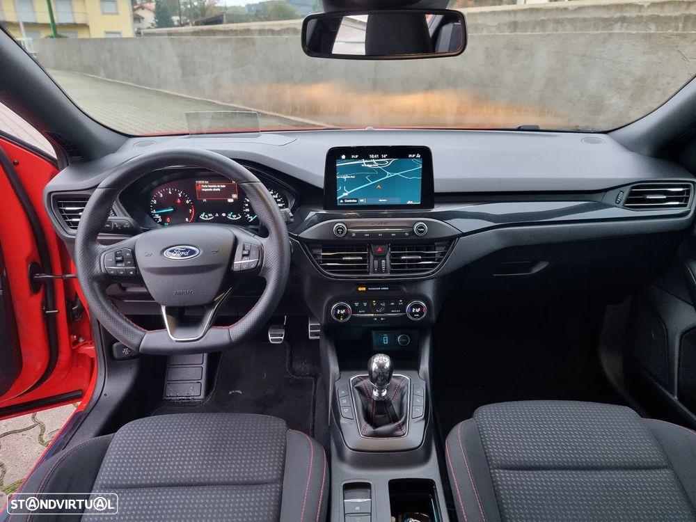 Ford Focus 1.0 EcoBoost ST-Line X - 28