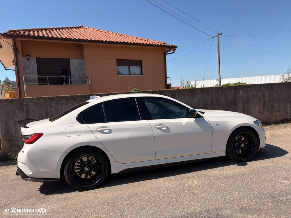 BMW 330 e Pack M Auto — fotografia 2
