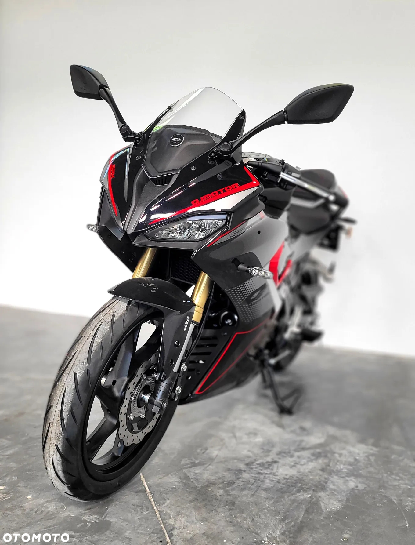 QJMOTOR SRK 125R - 8