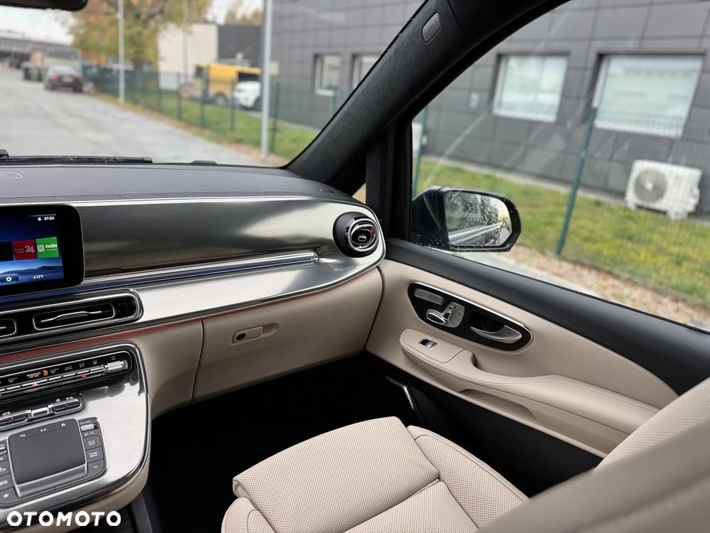 Mercedes-Benz Klasa V - 11