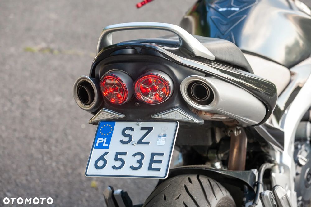 Suzuki GSR - 3
