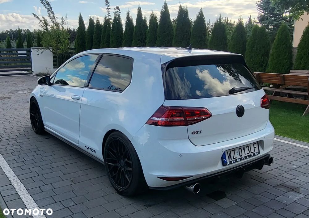 Volkswagen Golf - 8