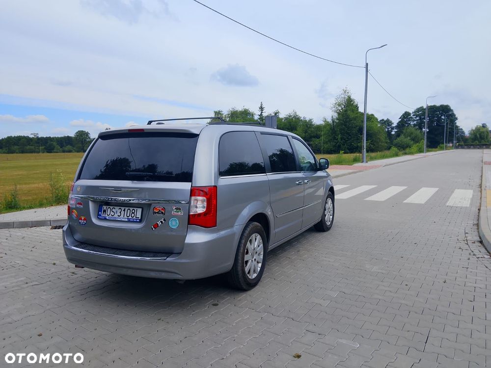 Chrysler Town & Country - 2