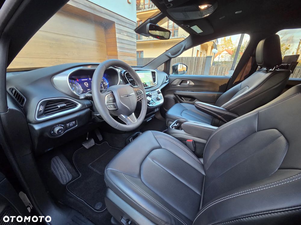 Chrysler Pacifica - 14