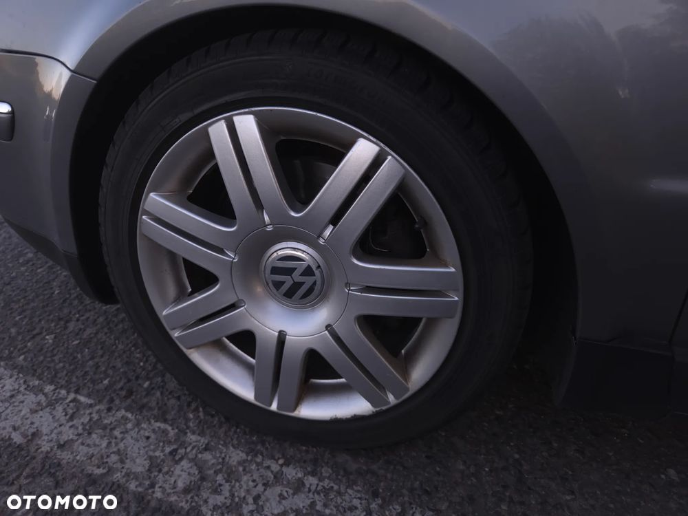 Volkswagen Passat 2.8 V6 4Mot Highline - 19