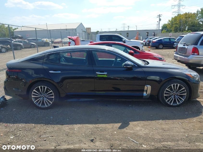 Kia Stinger - 9