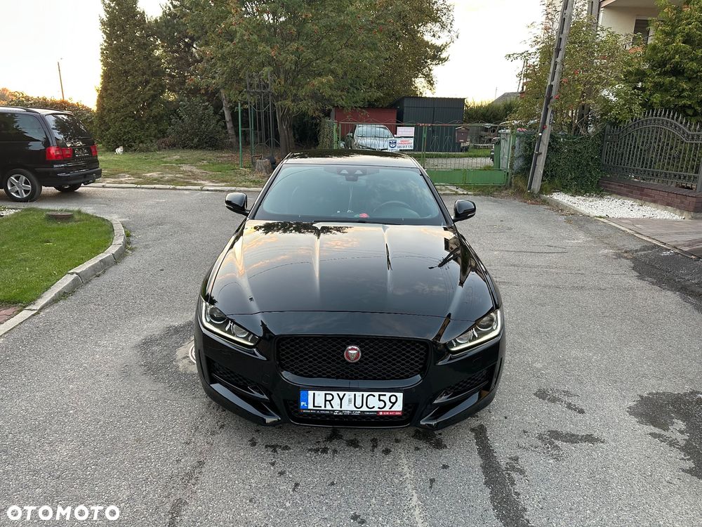 Jaguar XE 2.0 D R-Sport - 18