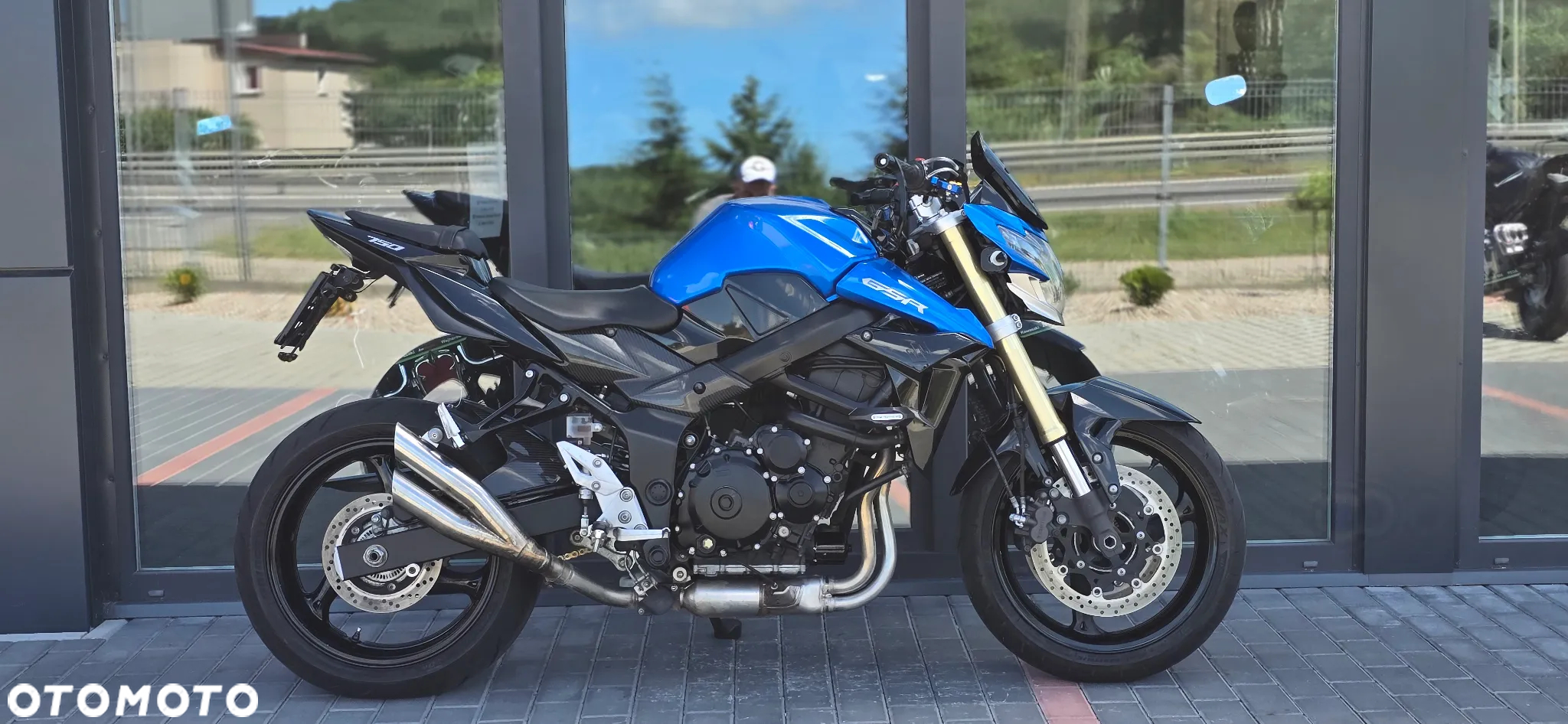 Suzuki GSR - 2