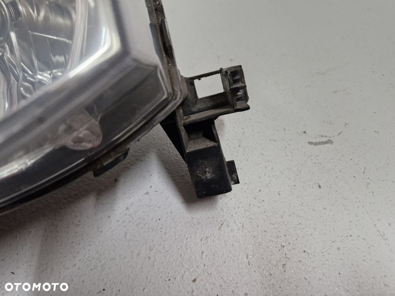 NISSAN X-TRAIL T30 LAMPA PRAWY PRZÓD PRAWA PRZEDNIA REFLEKTOR EU - 9