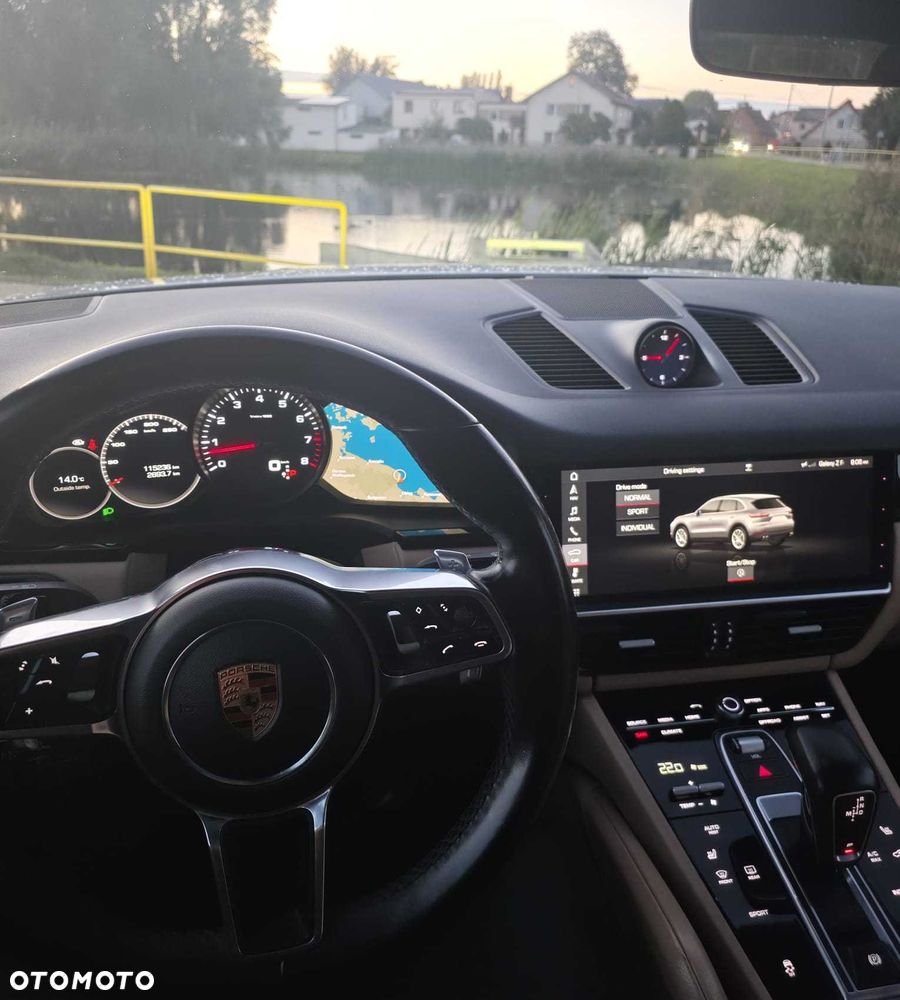 Porsche Cayenne - 8