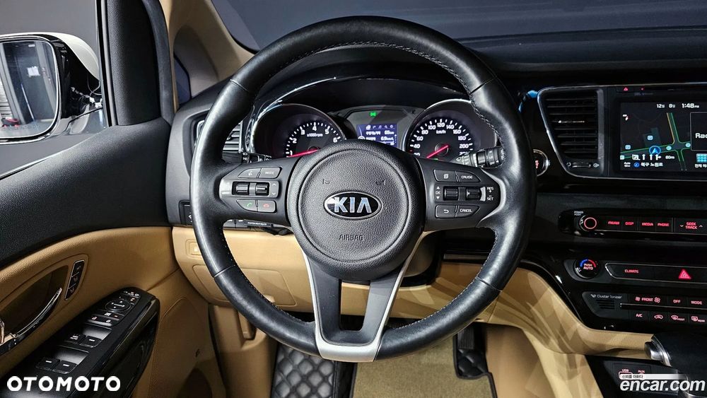 Kia Carnival - 8