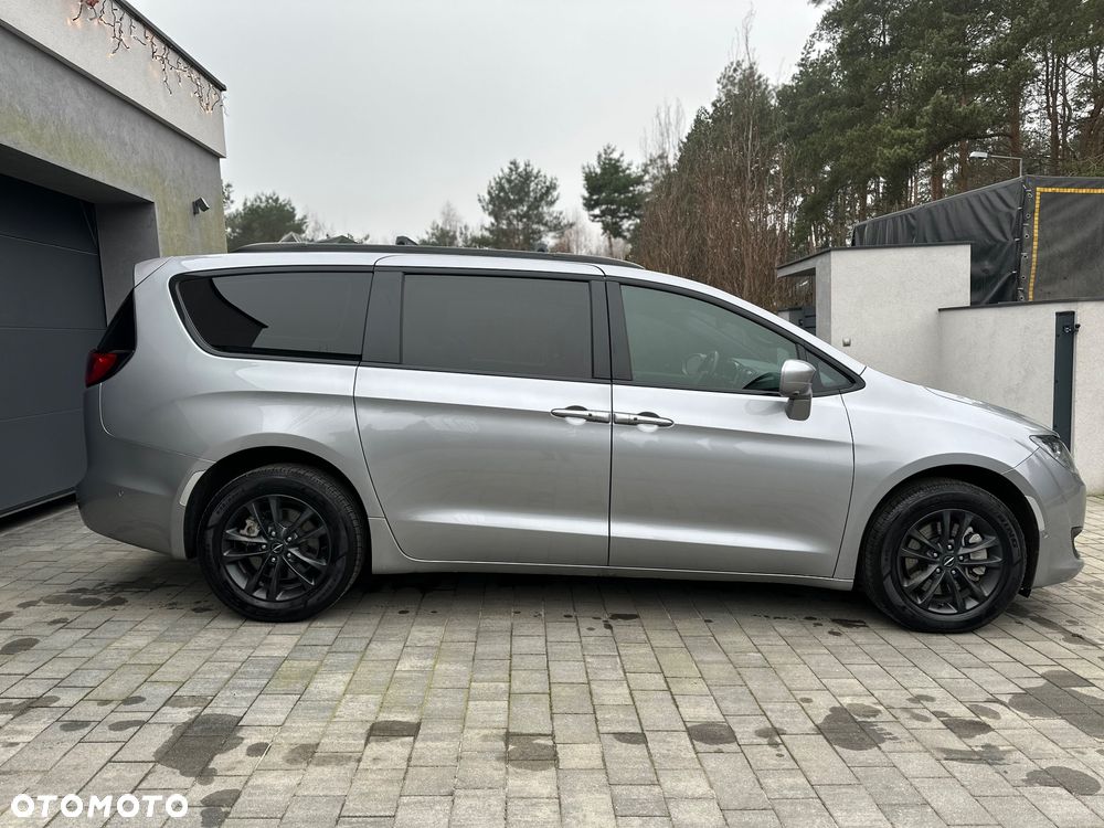 Chrysler Pacifica - 9