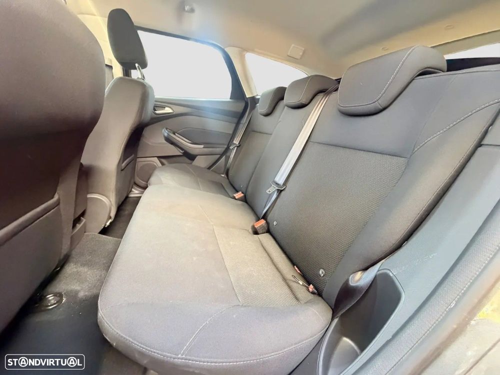 Ford Focus SW - 11