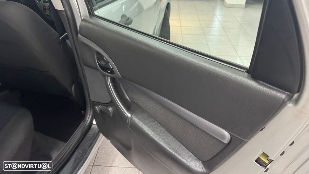 Ford Focus SW 1.8 TDdi Ghia - 26