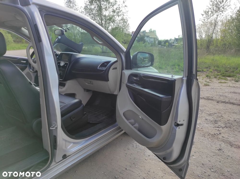 Lancia Voyager 2.8CRD Gold - 11