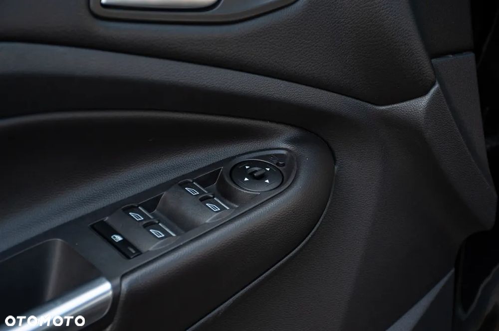Ford Kuga - 28