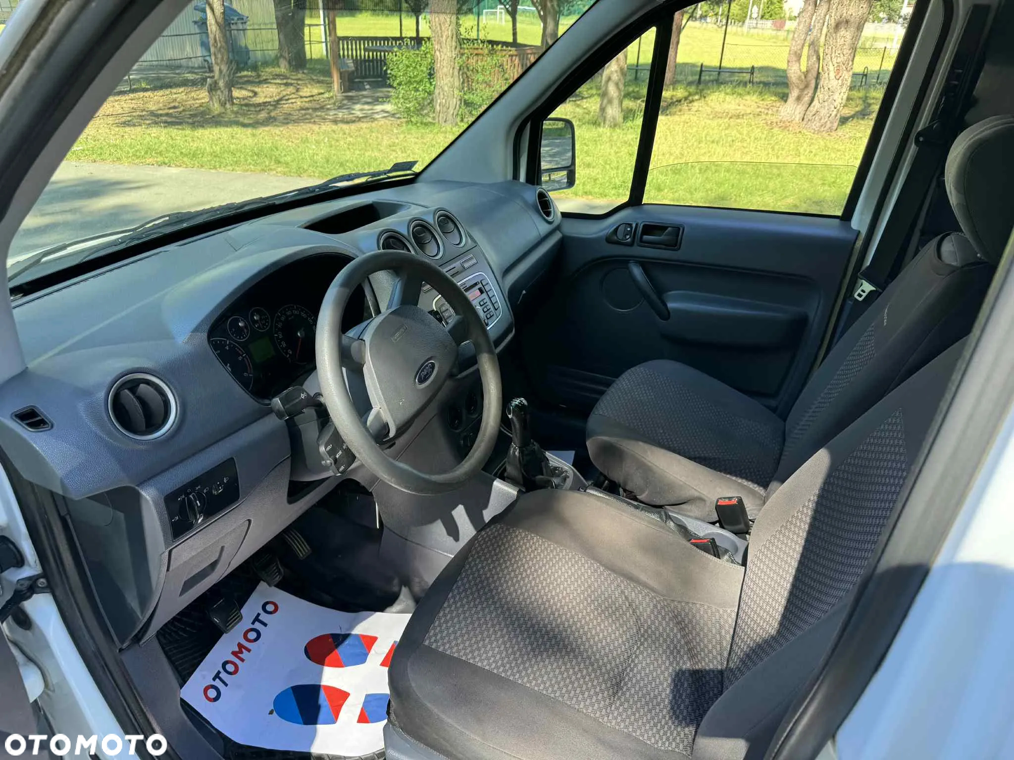 Ford Transit Connect 220 SWB Van - 19