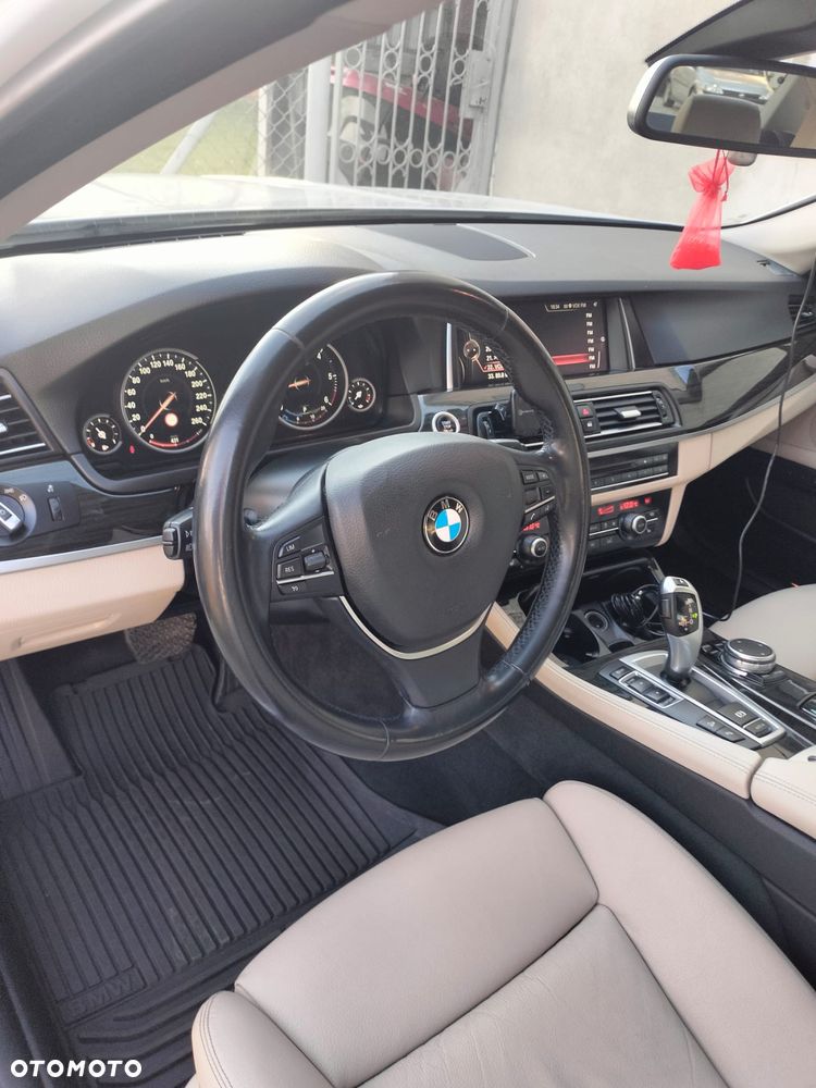 BMW Seria 5 520d xDrive - 22