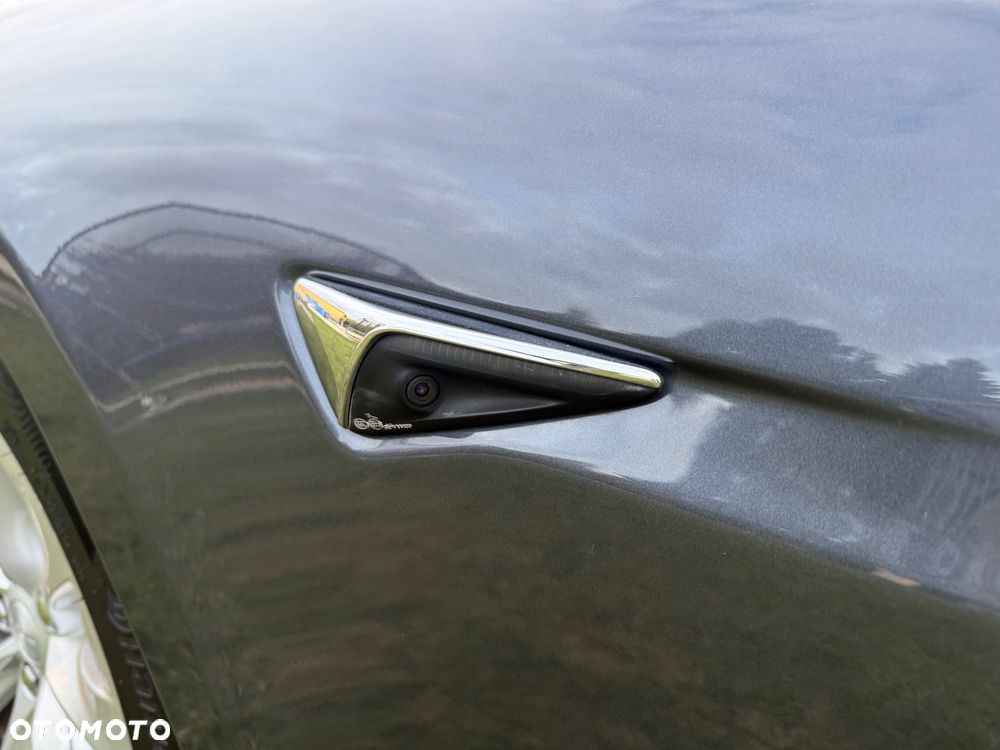 Tesla Model S - 16