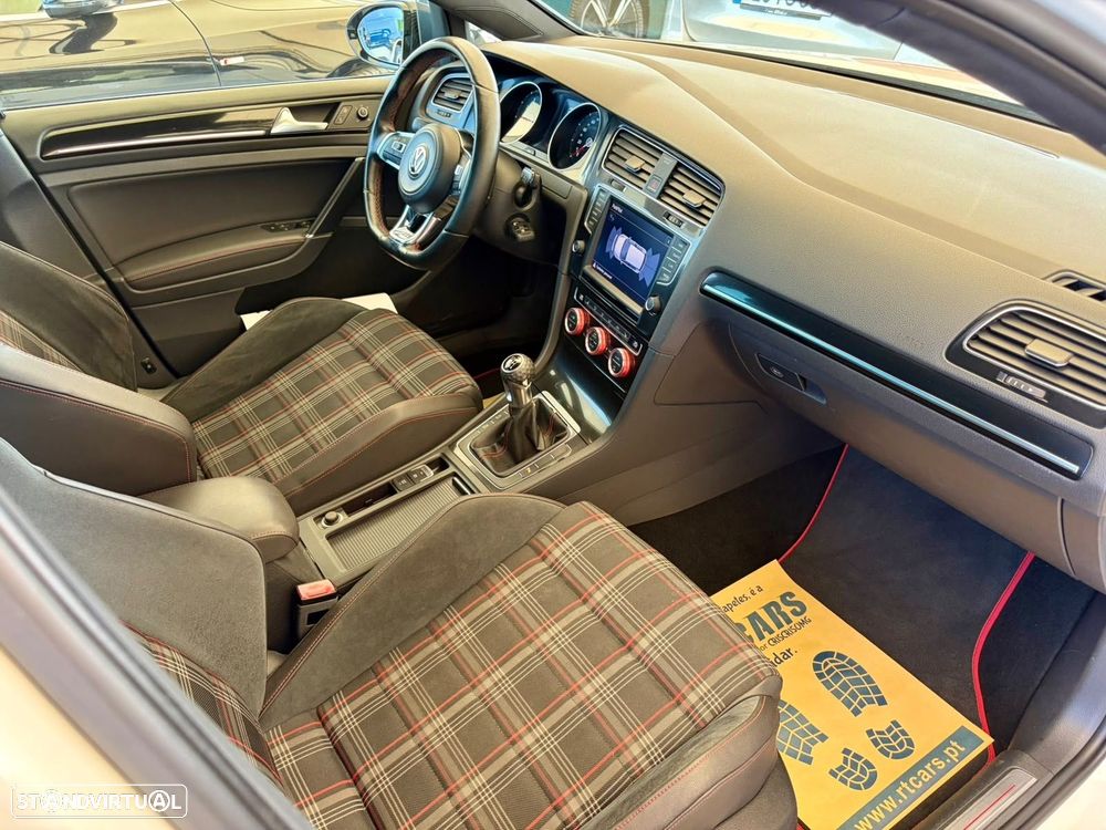 VW Golf GTI BlueMotion - 10