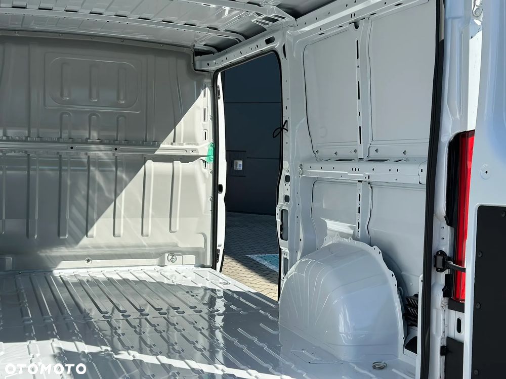 Opel MOVANO Furgon L2H1 3.3T  Diesel 2.2 140 KM Manual - 9