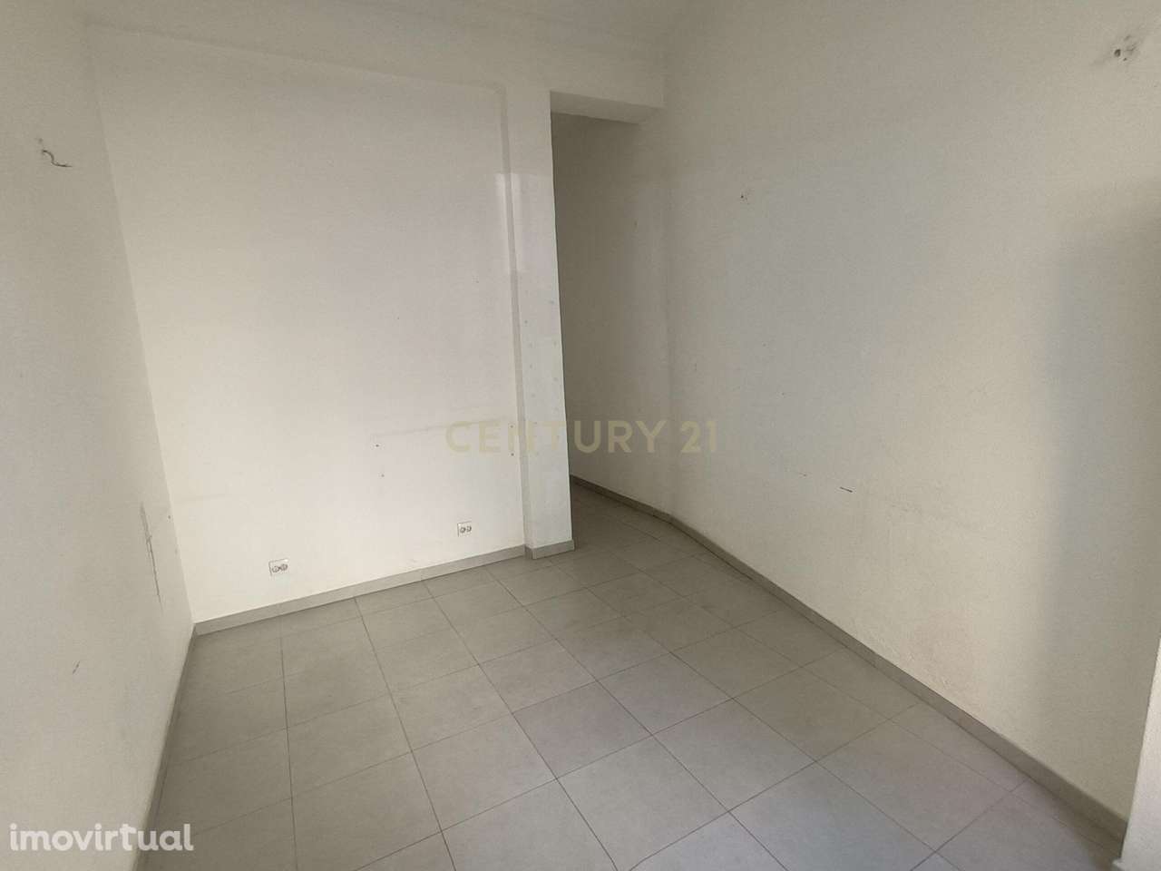 Loja para arrendar junto à estação de Metro de Faria Guimarães, no cen - Grande imagem: 5/10