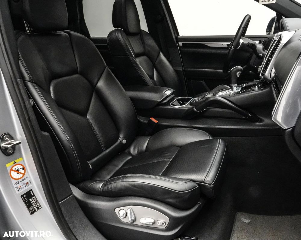 Porsche Cayenne 3.0 L V6 - 16