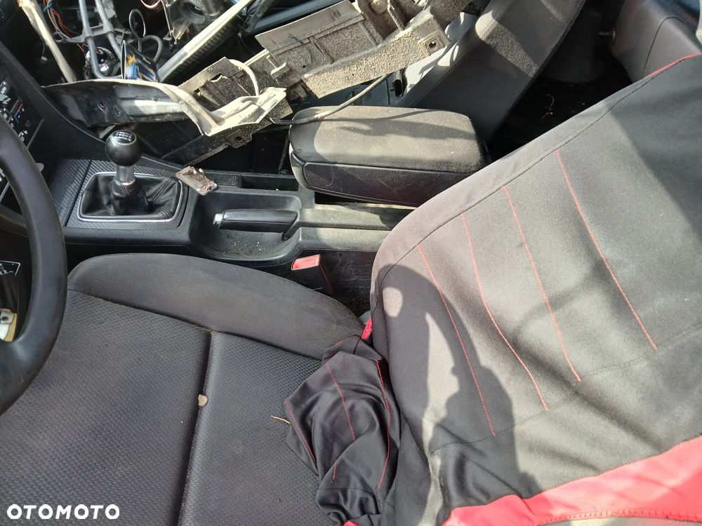 audi A4 B6 sedan LA fotel fotele kanapa deska kokpit podsufitka boczek boczki klamka podłokietnik - 6