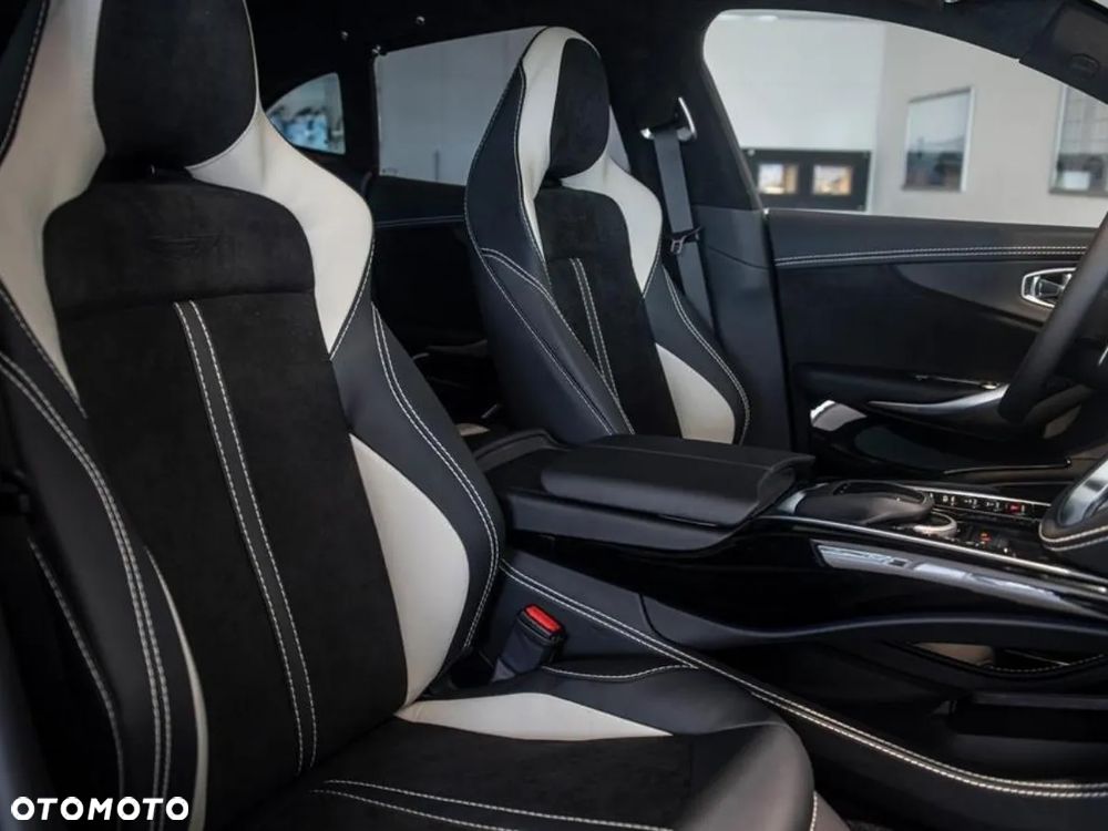Aston Martin DBX - 7