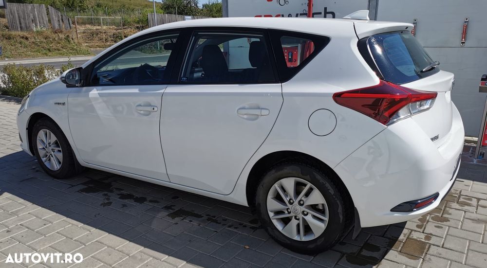 Toyota Auris 1.8 L VVT-i HSD Sol - 2