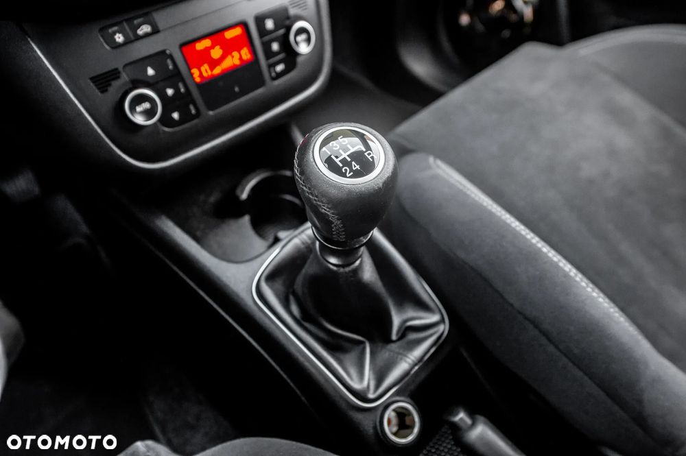 Fiat Punto 1.4 Easy Pakiet Easy Plus S&S - 30